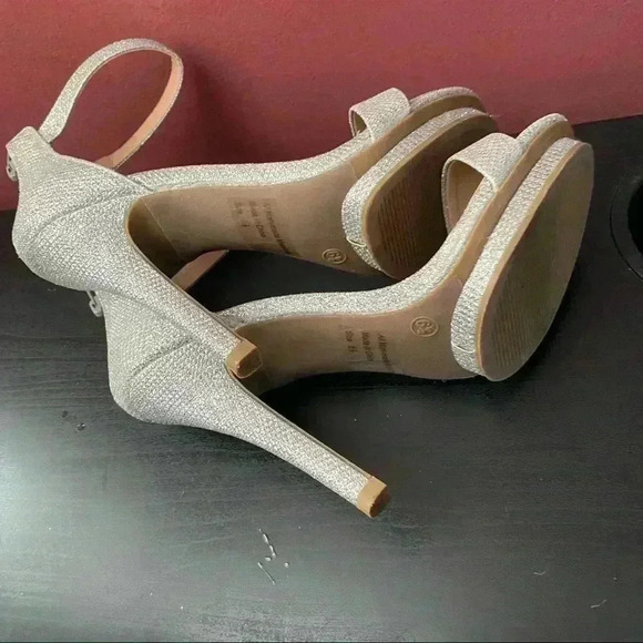 Windsor Sliver Heels - Picture 7 of 8